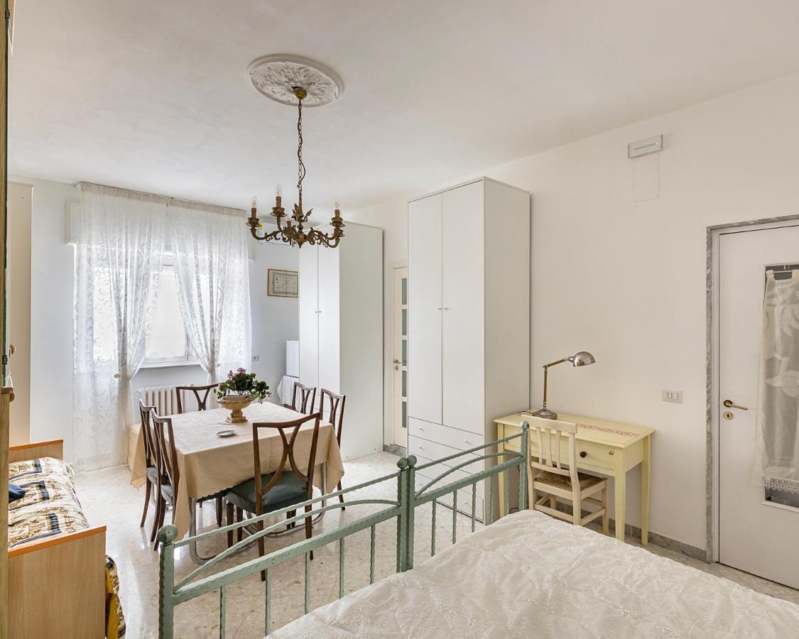 Bed & Breakfast Limited Edition 2*